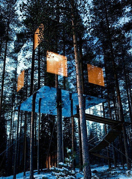 位于瑞典Harads的树屋旅馆。独特的树...