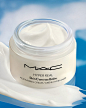 Photo by M·A·C Cosmetics Hong Kong Market on January 14, 2023. May be an image of text that says 'M HYPER REAL MOISTURIZING SkinCanvas SkinC Canvas Balm HYDRATANTE CREAM/ CRÈME'.