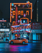 多伦多城市夜景摄影师Bora作品 - 灵感日报 :   来自多伦多的摄影师Bora擅长拍摄都市风景，尤其是夜景的把控更是非凡。镜头下，城市霓虹灯、广告牌、玻璃的反光变成了夜空的颜料和笔触，加上各种天气的气氛渲染，勾勒出一幅幅迷人的城市印象派作品…… Bora的主要取景位于他的家乡多伦多…
