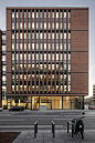 汉纳曼兄弟集团总部扩建项目 / gmp  : 回应周边历史风貌，符合可持续性建设标准的办公大楼。