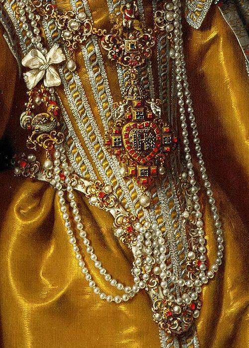 文艺复兴时期的服饰奢侈都展现在细节之中：...