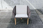 [节约空间，可折叠的Chevalet座椅]来自法国设计师Thomas Merlin设计的这款Chevalet座椅，橡木制成的木质结构、羊毛毡椅垫，再加两个靠垫。它的玄机在于木质结构和椅垫都可以折叠进行收纳，有效节约空间。简单且实用，外形上也优雅利落。viatoodaylab
