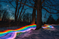 彩虹之路 / 美国导演兼摄影师 Daniel Mercadante 用彩色灯光进行长时间曝光拍摄，创造出彩虹般的条纹