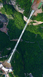 Zhangjiajie Grand Canyon Glass Bridge a 430-metre-long glass bridge has been constructed across a deep canyon in China's Zhangjiajie National Forest Park_航拍，体会真正的感染和震撼！ _画采下来 #率叶插件 - 让花瓣网更好用#