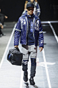 Male Fashion Trends: Plein Sport Fall-Winter 2017 - Milan Fashion Week : Lanzando una colección enteramente paa ejercitarse, Plein Sport de Philipp Plein se basa en la energía de su ADN sumando diseños urbanos a colores neón que sobresalen de entre las pr