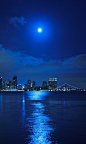 Moonlight Blues, San Diego, California 月光蓝，圣迭戈，加利福尼亚

