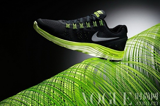 精英运动员专属 Nike LunarGl...