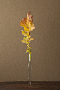 2012年5月9日（水）
この葉の色もかたちも名残りの姿です。
花＝西洋芥子菜（セイヨウカラシナ）
器＝古ガラス細瓶（20世紀）