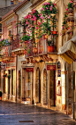 Taormina, Sicily, Italy 说真的，一直想在这样的街道上走走。