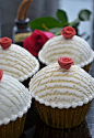 Rose cupcakes.