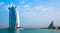 E a lista segue com o primeiro hotel sete estrelas do mundo, o Burj al-Arb, em Dubai. A sustentação é em ilha artificial, ligada à praia de Jumeirah com ponte particular. O desenho é para lembrar o design de barco árabe de pesca. Tem uma das diárias de ho