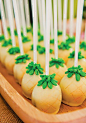 Yummy! These pineapple cake pops might just be too pretty to eat. More on crystalandconfetti.tumblr.com