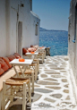 希腊，米科诺斯，在海边的咖啡馆。坐在这里看海、喝咖啡~身未动，心已远@心随梦想去旅行