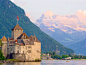 西庸城堡是瑞士最负盛名的古迹之一，素有“欧洲10大古堡”之一的美称。