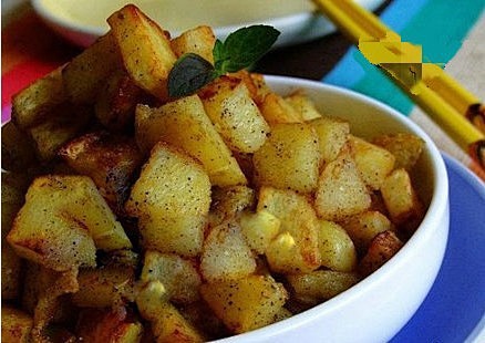 【黑胡椒土豆】
原料：土豆、淀粉、油、黑...