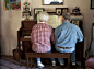感人图片：关于“爱”的多种形式 - 一对老人一起弹钢琴，两人在一起已经72年