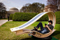 Soft Rocker是麻省理工学院建筑系学生在希拉·肯尼迪教授的帮助下，带来的一款现代式户外充电躺椅。它配备了一个35瓦的太阳能跟踪系统，然后利用底部的互动式转轴，实时追踪太阳方位以调整太阳椅的朝向获取最多能量的太阳能，从而为手机等电子设备提供充电。 为了在日落后也能使用，Soft Rocker还配备蓄电池，以储存能量在夜晚使用。Soft Rocker目前已在麻省理工的基利安法院中安装使用，它是对绿色和实用的实践与探索，注重环保的同时又为人们提供便利。 