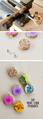 DIY Wine Cork Pendants DIY Projects | Craft Inspiration【阿画】
 #布艺# #纸艺# #DIY# #编织# #创意#家居饰品#制作教程#艺术设计废物利用#环保diy#DIY折纸纸雕衍纸纸艺剪纸#不织布编织布艺#勾花