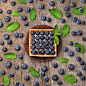 香甜的月饼与安德里·Gorulko新鲜蓝莓
