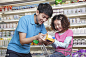 Father and Daughter Shopping in Supermarket - Originoo锐景创意 图片详情