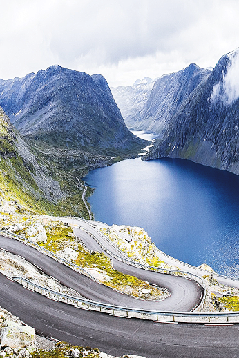 挪威。 #美景# #景点# #湖泊#