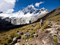 秘鲁布兰卡山脉圣塔克鲁兹步道。

　　适宜人群：想感受高海拔旅行乐趣的步行者

　　总长：超过48公里

　　说到高海拔跋涉，喜马拉雅山总会赢得最多的关注，但是秘鲁的布兰卡山脉却为人们提供了一条南美洲境内第一条大山深处偏远孤寂却少了很多麻烦的旅游路线。对于那些行走在印加步道上前往马丘比丘的游客队伍来说，这也是一个人迹较少的线路。山脉是这条步道上的主角——布兰卡山脉是西半球高大山峰最主要的聚居地，在这条20公里宽，180公里长的走廊上聚集了33座高达5千米和16座超过6千米的山峰，其中还包括了秘鲁的最高峰，