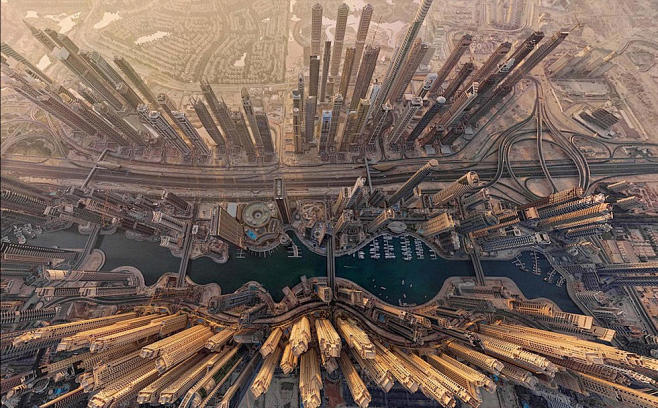 充满未来感的迪拜市中心。