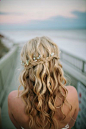 27款适合秋冬婚礼的新娘发型，美啦美啦~+来自：婚礼时光——关注婚礼的一切，分享最美好的时光。#秋冬新娘发型# #编发#