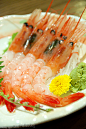 来自于小山日本料理的牡丹虾刺身，外形非常的漂亮，吃了来也很新鲜。