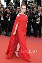 朱丽安·摩尔 (Julianne Moore) 身着纪梵希 (Givenchy) 高级定制礼服现身2018第71届戛纳国际电影节开幕式红毯