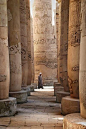 埃及Karnak 神庙的柱子，dedicated to Amon-Ra