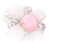 粉红蛋白石
蛋白石（opale）的名字源自梵文Upala，意为“珍贵宝石”。粉红色蛋白石呈不透明乳白色质感，因其温润细腻的颜色而与众不同。柔美的色泽与凸圆形切割的浑圆外形完美契合。