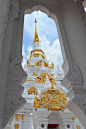 Buddhist temple in Chaiya, Surat Thani, Thailand (by janinge1968).