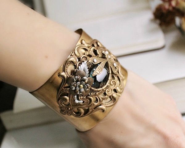 Freyja Cuff by harle...