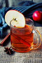 ◊【果酒 甜品】◊
『苹果酒』苹果去核压成泥，加少许柠檬片，浸泡3个月后将苹果和柠檬取出，即可食用。