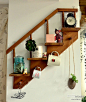 这款楼梯形挂钩挂在墙上超有立体感，除了下面可以挂东西，上面的台子还可以摆放些绿植或者小物件，让家中的墙壁不再呆板。