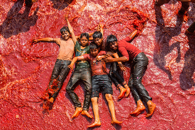 印度胡里节男孩
Boys in Holi...