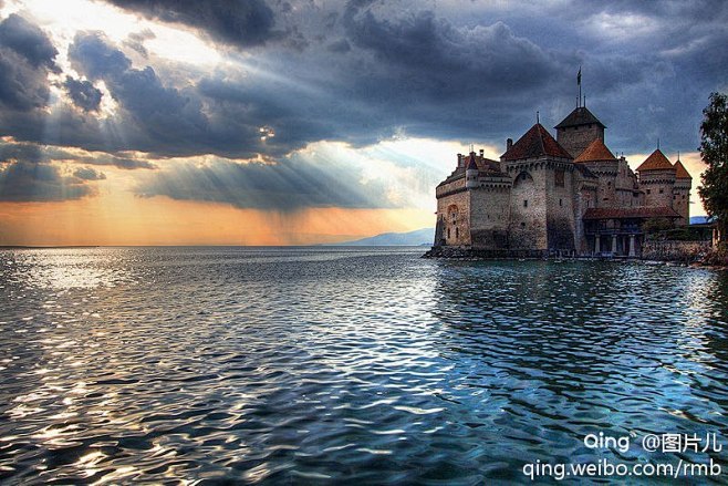 瑞士里维埃拉的西庸城堡，座落于日内瓦湖畔...