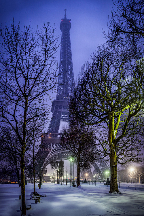 雪夜，法国巴黎 