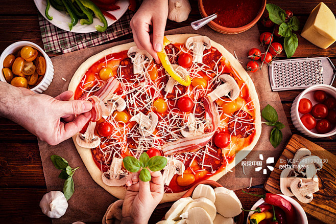 Preparing Pizza_创意图片