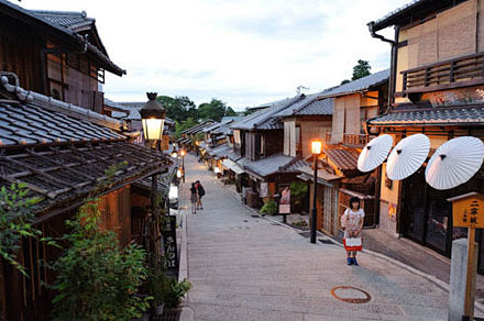 如画一般的日本街道，干净，沧桑，宁静！