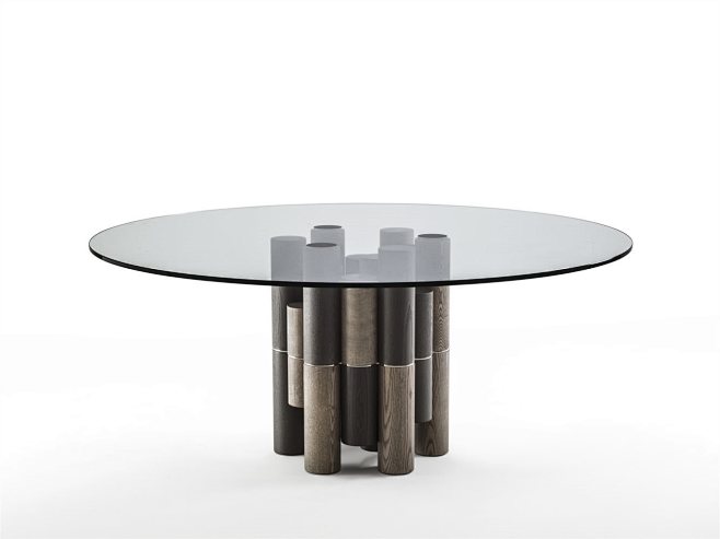 Pilar : Dining table...