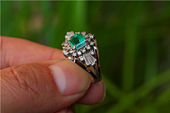 THERA提亚彩宝摄影师采集到THERA提亚彩宝工场 祖母绿珠宝   祖母绿宝石