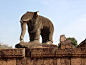 东梅奔寺，造型与比粒寺对称，四个角上的大象雕塑较有特色。