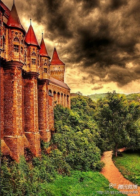 【罗马尼亚】阴霾下的城堡，更具神秘美#旅...