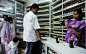 神秘印度医学(14/19)
2014.04.03 19:45:20  在喀拉拉邦地区的阿育吠陀药店，人们可以找到用于阿育吠陀治疗的所有所需药材。