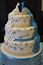 孔雀造型的翻糖婚礼蛋糕