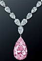 Graff 70-carat light-pink diamond drop on a white diamond necklace. Amazing!@北坤人素材