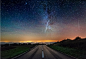 天外华光：双子座流星雨今晚如约璀璨降临 : 这是世界各地的摄影师拍到的一些双子座流星，看各地璀璨夜空。