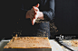 Close-Up Of ChefS Hands Preparing Sponge Cake_创意图片